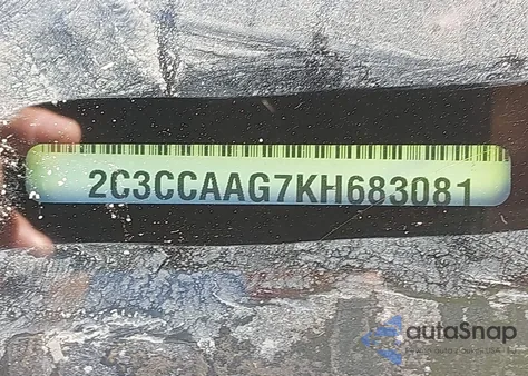 2019 Chrysler 300 Touring z USA, uszkodzony, nr VIN 2C3CCAAG7KH683081